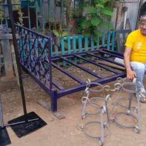 Cama de fierro,más maceteros