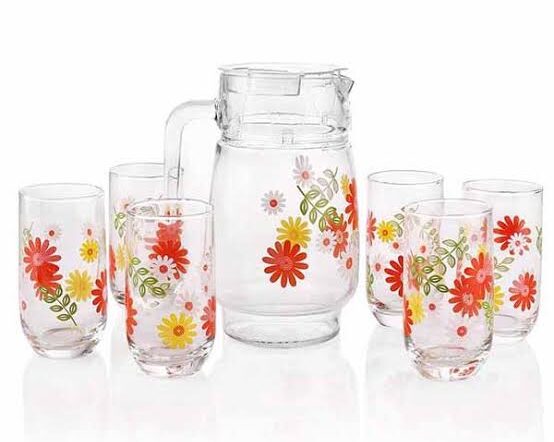 Juego de vasos con jarra